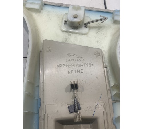 Обшивка центральной стойки (правая, верхняя)