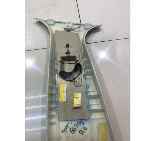 Обшивка центральной стойки (правая, верхняя)