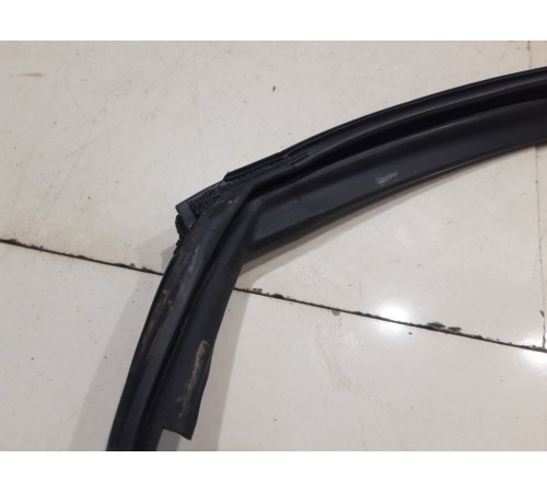 Уплотнитель стекла (передний, левый)