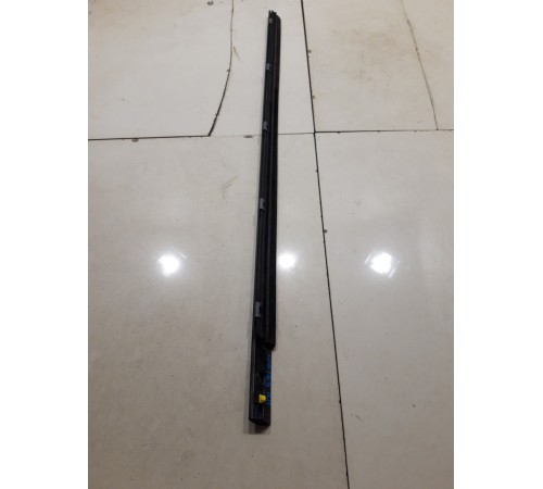 Уплотнитель стекла (передний правый наружный)