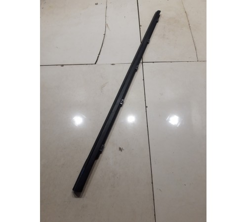 Уплотнитель стекла (передний правый наружный)