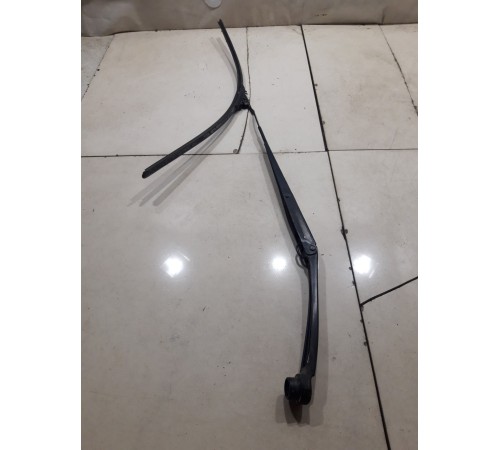 Поводок стеклоочистителя левый