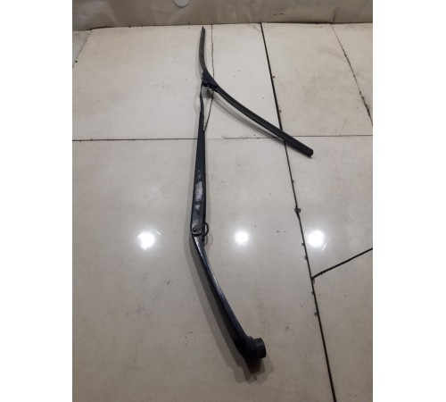 Поводок стеклоочистителя левый
