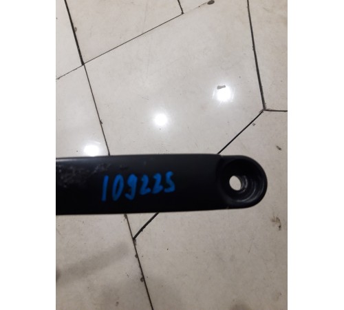 Поводок стеклоочистителя левый