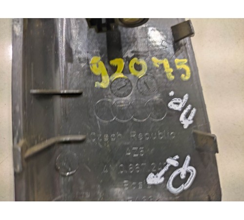 Накладка правой центральной стойки (с динамиком)