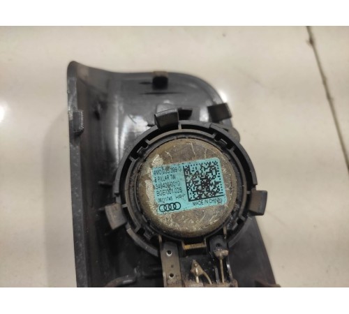 Накладка правой центральной стойки (с динамиком)