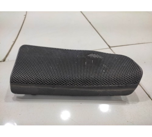 Накладка правой центральной стойки (с динамиком)