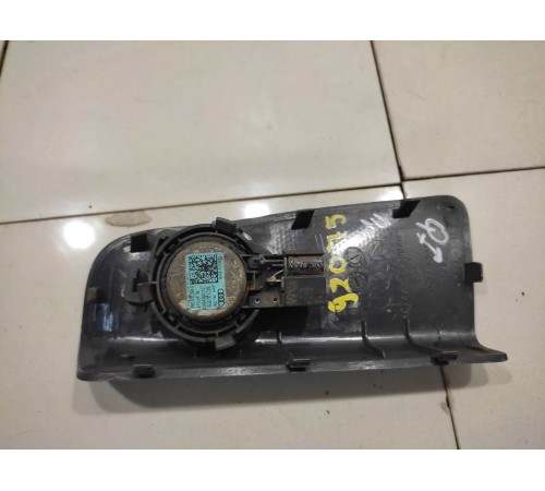 Накладка правой центральной стойки (с динамиком)