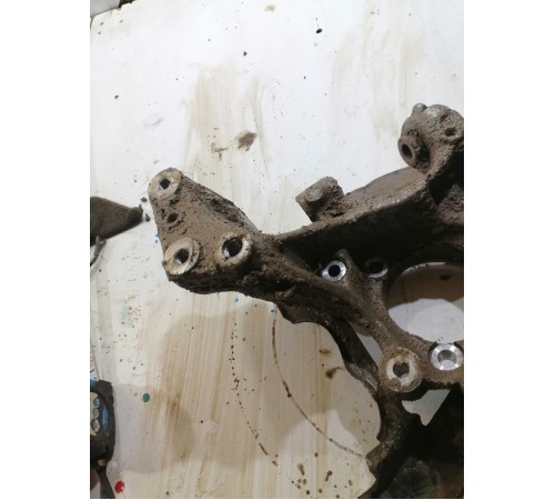 Кулак поворотный задний левый