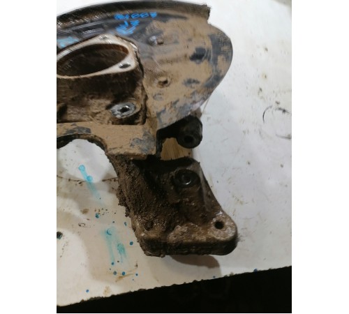 Кулак поворотный задний левый