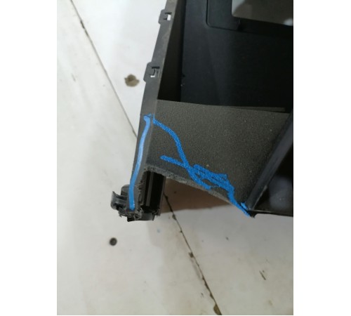 Центральная консоль с подлокотником