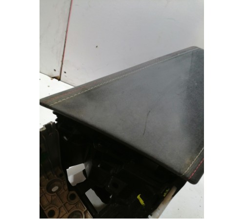 Центральная консоль с подлокотником