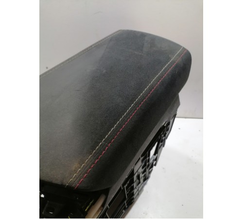 Центральная консоль с подлокотником