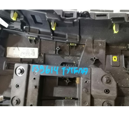 Центральная консоль с подлокотником