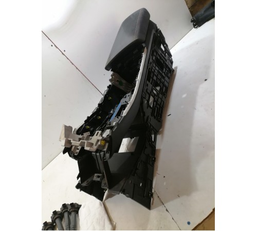 Центральная консоль с подлокотником