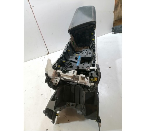 Центральная консоль с подлокотником