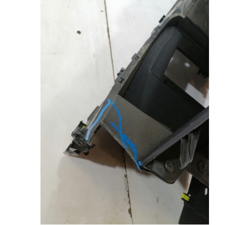 Центральная консоль с подлокотником