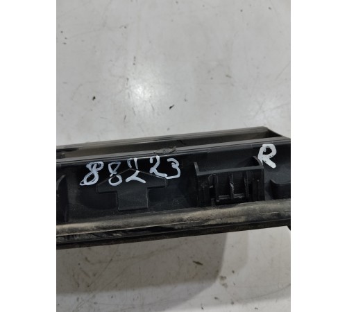 Решетка вентиляционная (задняя правая)