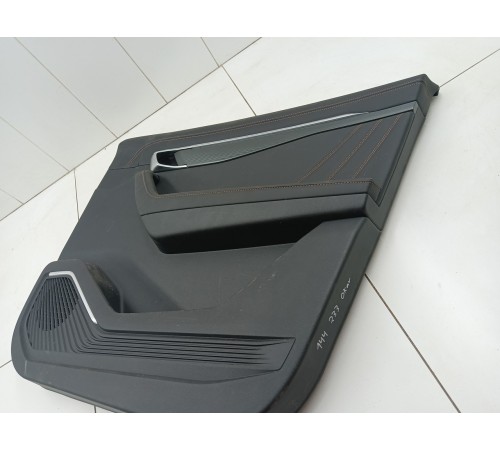 Обшивка двери передняя правая