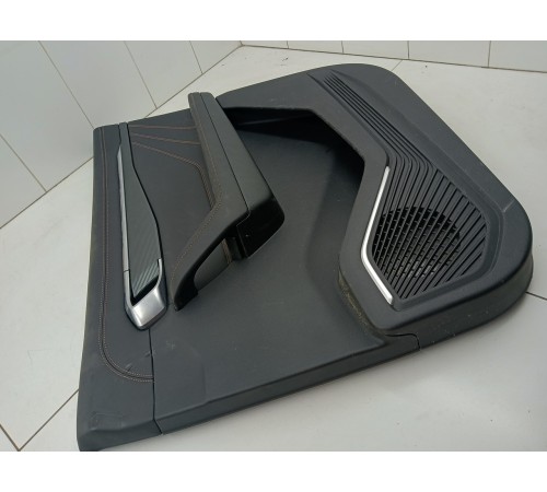 Обшивка двери передняя правая