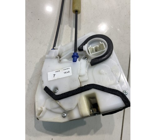 Замок двери (задний, правый)