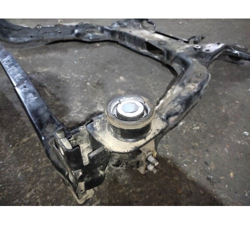 Подрамник передний