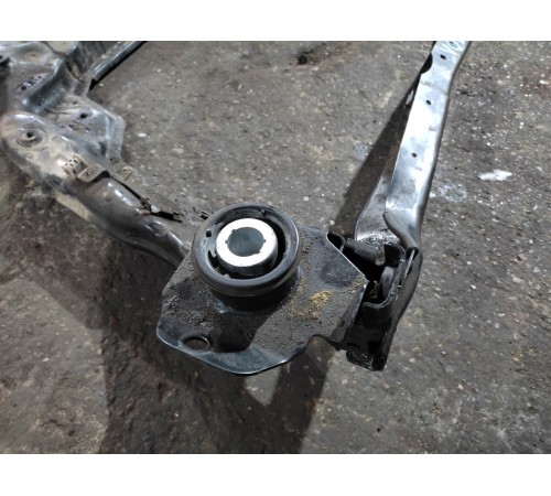 Подрамник передний