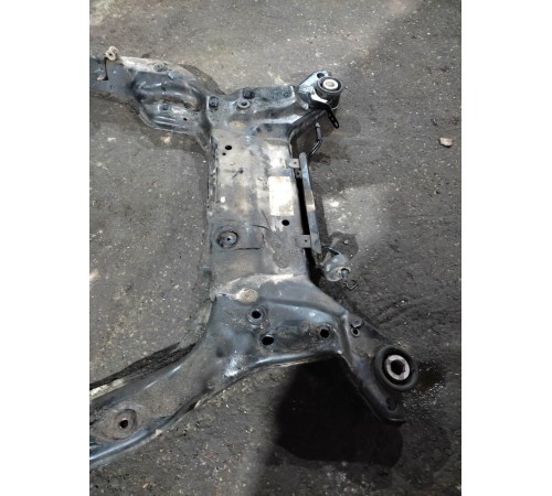 Подрамник передний