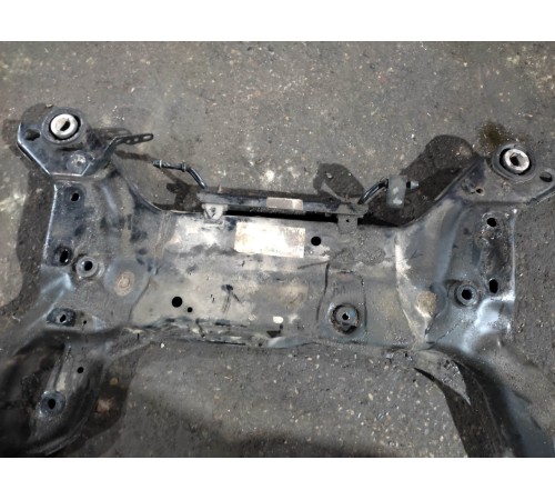 Подрамник передний