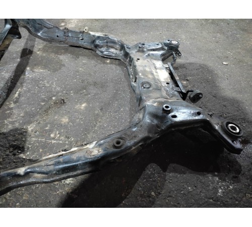 Подрамник передний