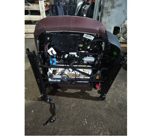 Сиденье переднее левое