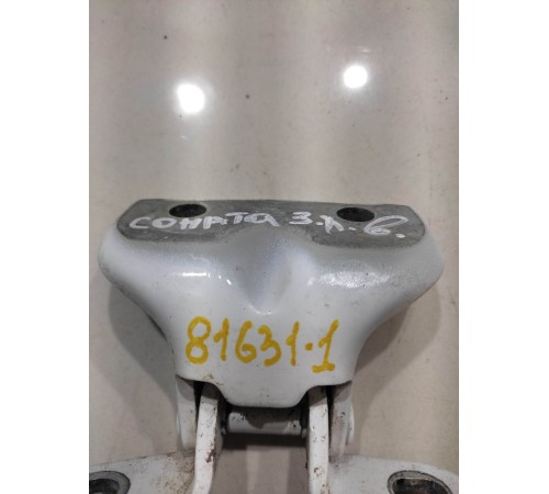 Петля двери(задняя левая верхняя)