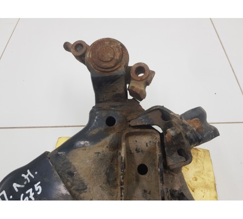 Рычаг передний левый нижний