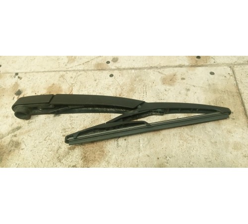 Поводок стеклоочистителя задний