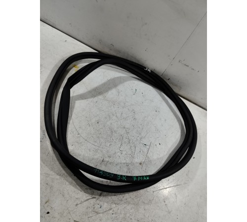 Уплотнитель двери задний правый