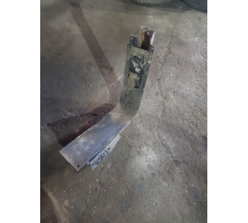 Кронштейн крепление топливного бака