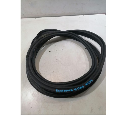 Уплотнитель крышки багажника