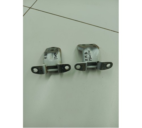 Петля передней правой двери