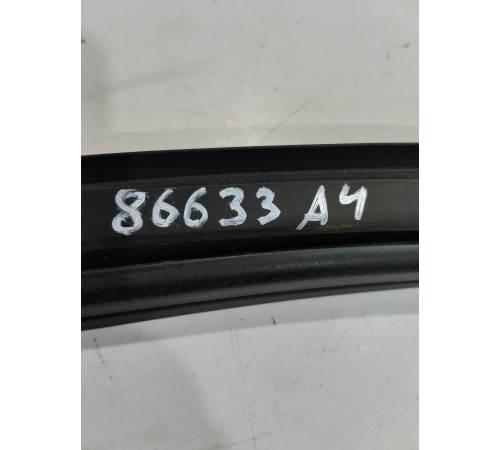 Уплотнитель стекла (передний левый)