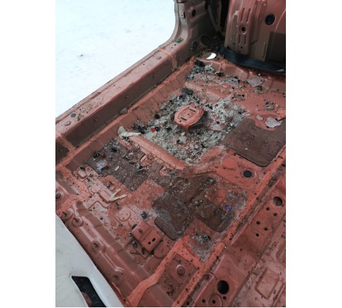 Ниша багажника (запасного колеса)