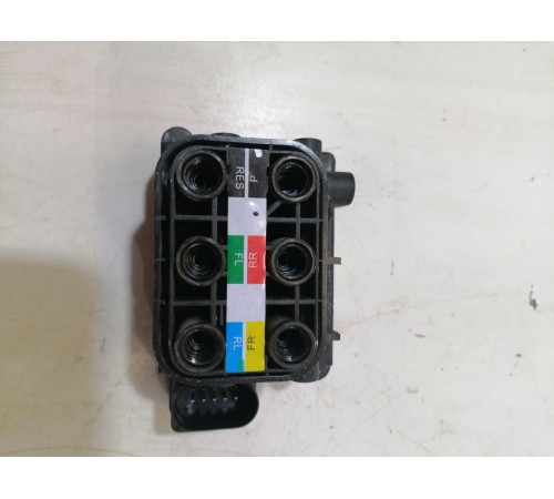 Блок клапанов пневмоподвески