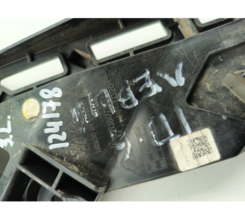 Кронштейн переднего бампера левый