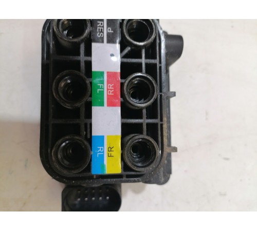 Блок клапанов пневмоподвески