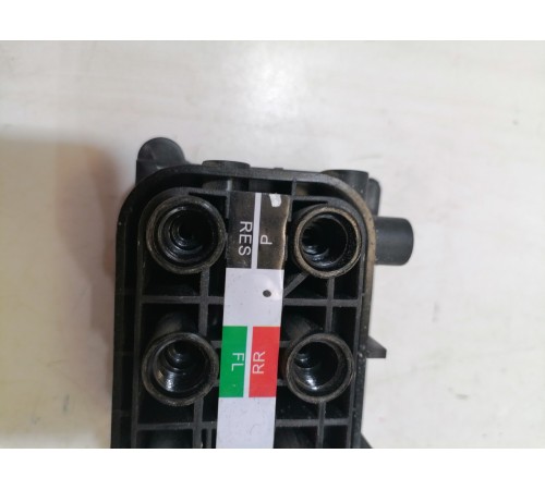 Блок клапанов пневмоподвески