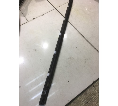 Уплотнитель двери (задний, левый)