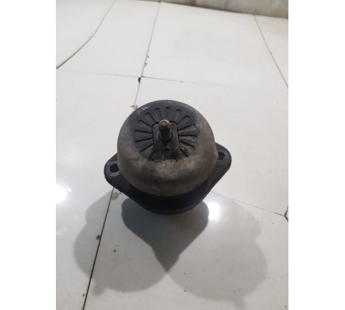 Подушка двигателя левая