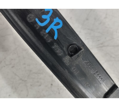 Уплотнитель двери задний правый