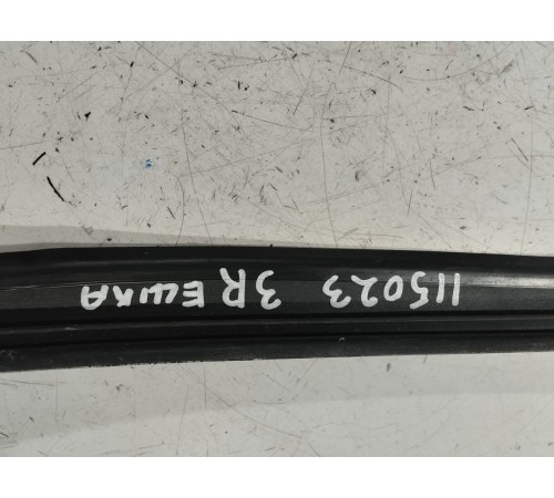 Уплотнитель двери задний правый