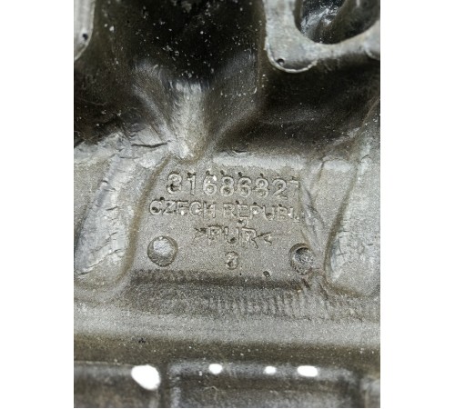 Декоративная крышка двигателя