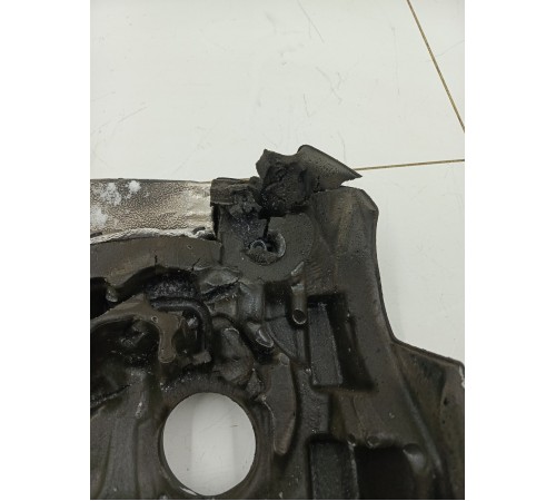 Декоративная крышка двигателя